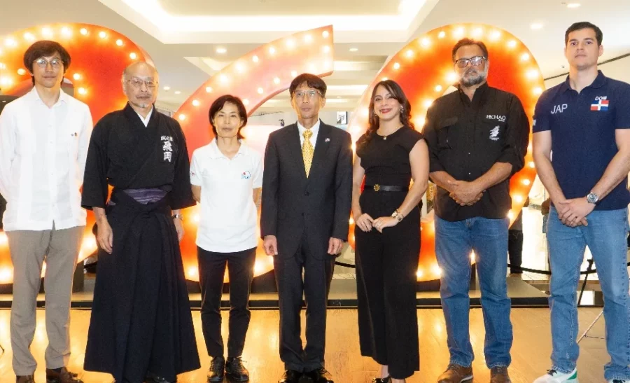 Hikaru Ito, Satoru Tobioka, Chikako Matsuno, Hayakawa Osamu, Jorgina Quiñones, Leo Pichardo y José Pellerano. Hikaru Ito, Satoru Tobioka, Chikako Matsuno, Hayakawa Osamu, Jorgina Quiñones, Leo Pichardo y José Pellerano.