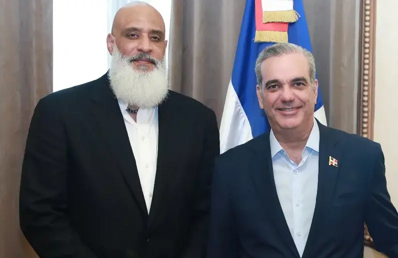 Luis Abinader recibe a los miembros del sindicato de Grandes Ligas