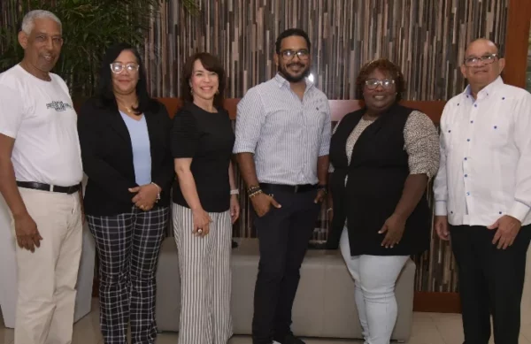 Alfredo Matías, Ana Vásquez, Mariana Moreno, Juanjo Marte, Rosa Silverio y Juan Castillo.