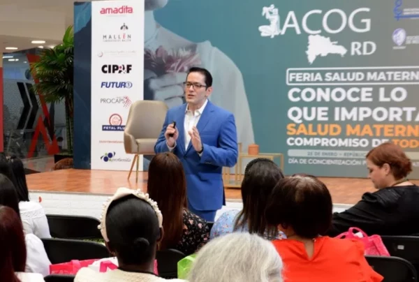 Especialista Francisco Soto    diserta en Feria  Salud Materna.