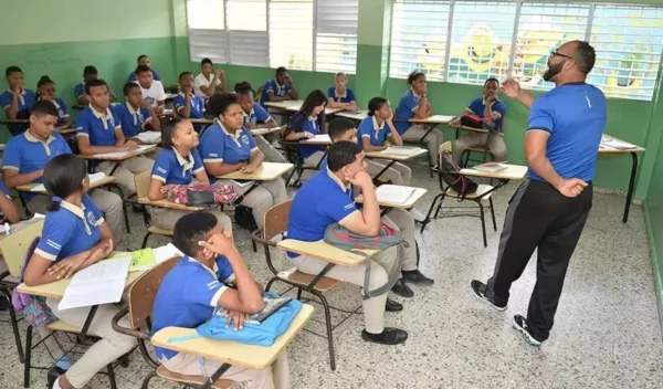 Educación pretende evaluar a 120 mil docentes a partir de abril venidero.