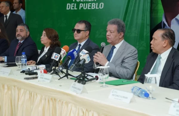 Los de la FP se reunieron ayer con el pleno de la JCE.