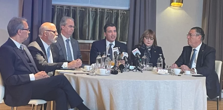 Ejecutivos del Banco Popular Dominicano durante una rueda de prensa en Madrid, España. Ejecutivos del Banco Popular Dominicano durante una rueda de prensa en Madrid, España.