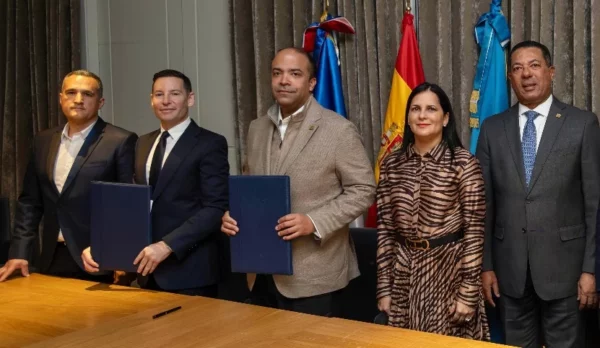 Ejecutivos del Banco de Reservas y de  Days Inn by Wyndham.