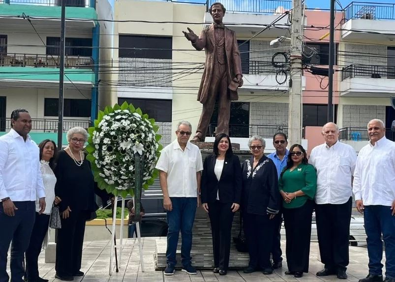 Salcedo recuerda al doctor Manuel Tejada Florentino