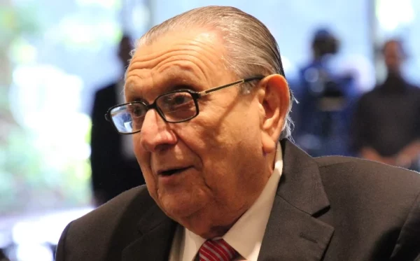 Hizo un relato cronológico de  Revista 110 desde       los 80.