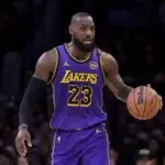 LeBron James supera el récord de Jordan de juegos de 30 puntos