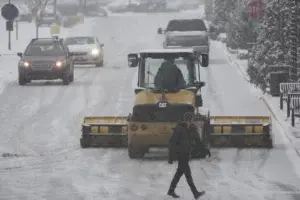 El temporal ha dejado nieve en las calles de ciudades como Cincinnati, en Ohio. AP