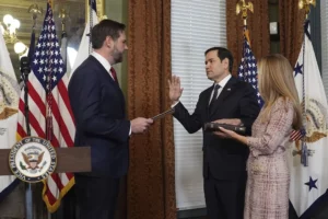 Marco Rubio al prestar juramento como nuevo secretario de Estado de los Estados Unidos. AP