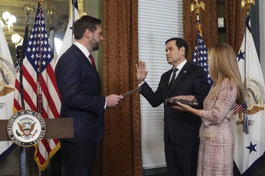 Marco Rubio al prestar juramento como nuevo secretario de Estado de los Estados Unidos. AP Marco Rubio al prestar juramento como nuevo secretario de Estado de los Estados Unidos. AP
