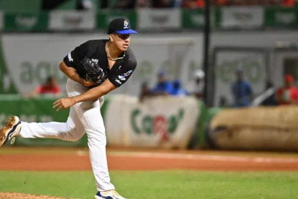 Andrew Perez al momento de sacar el cero en el innind 14