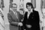 El día que Elvis Presley le quiso regalar una pistola a Richard Nixon, el presidente de EE.UU.