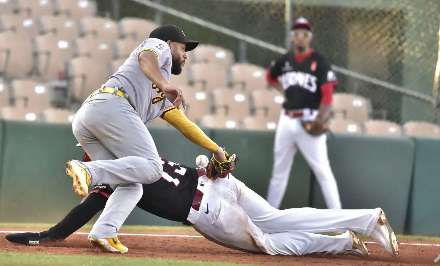 Leones derrotan 9-0 a las Águilas