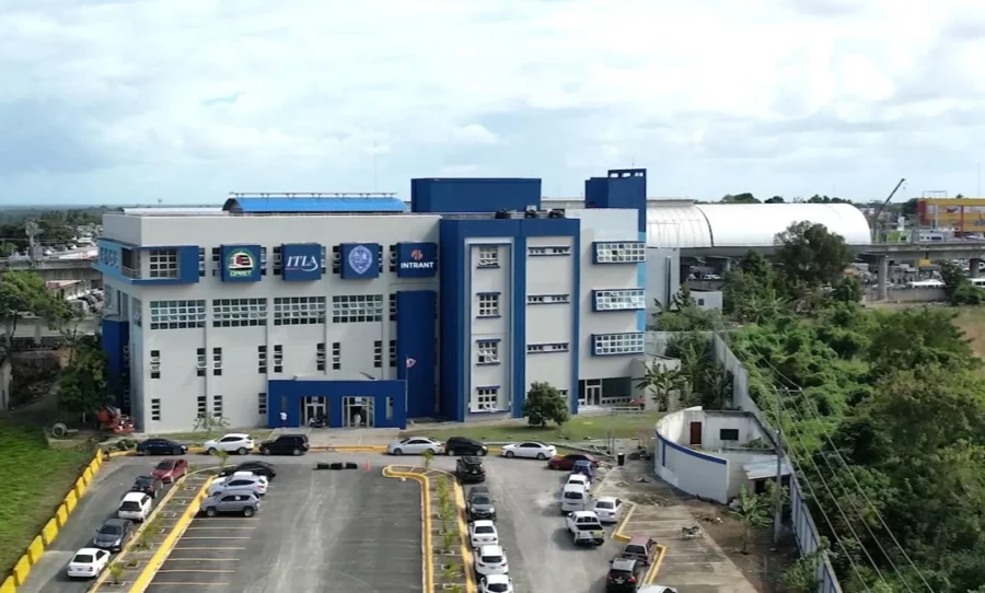 El ITLA comparte sede con la UASD e Infotep, en el Centro de Formación Mamá Tingó. Fuente externa El ITLA comparte sede con la UASD e Infotep, en el Centro de Formación Mamá Tingó. Fuente externa