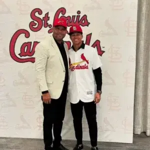 Michael Cordero junto a su padre el exlanzador Francisco Cordero 