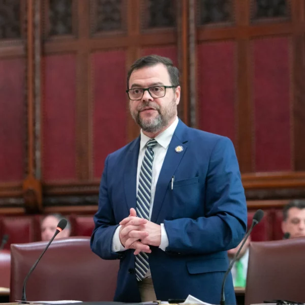 Senador estatal de NY, Luis Sepúlveda rechaza denigrantes redadas migratorias