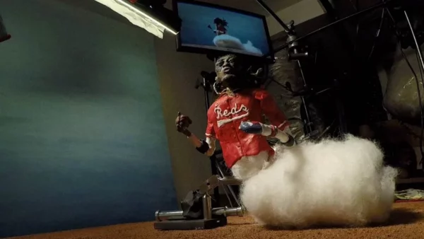 La promoción destaca las habilidades de Elly de la Cruz.