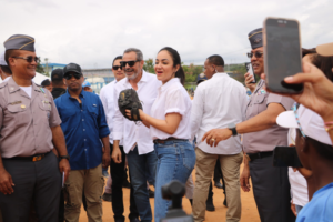 Faride Raful hace lanzamiento de la primera bola