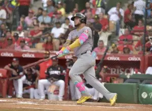 Las Águilas consiguen su primera victoria del Round Robin al vencer a los Leones del Escogido