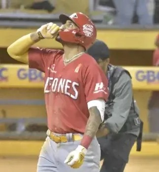 Leones sobreviven a rebelión aguilucha y prevalecen en segundo lugar