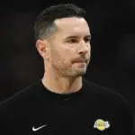 El entrenador de los Lakers, JJ Redick, dice que su familia fue evacuada debido a los incendios forestales de Los Ángeles