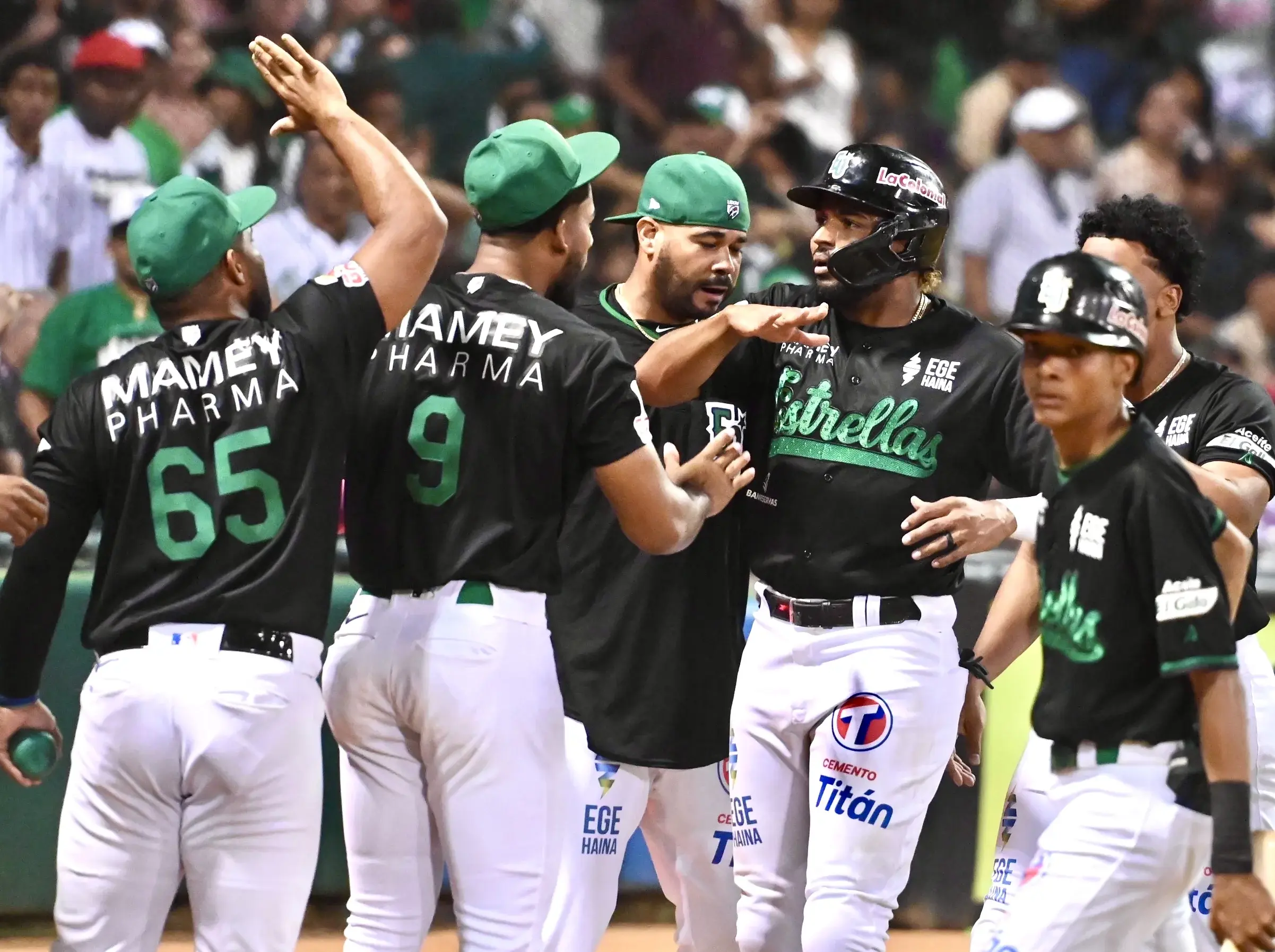 Estrellas vencen a las Águilas y se quedan solas en el segundo lugar del round robin