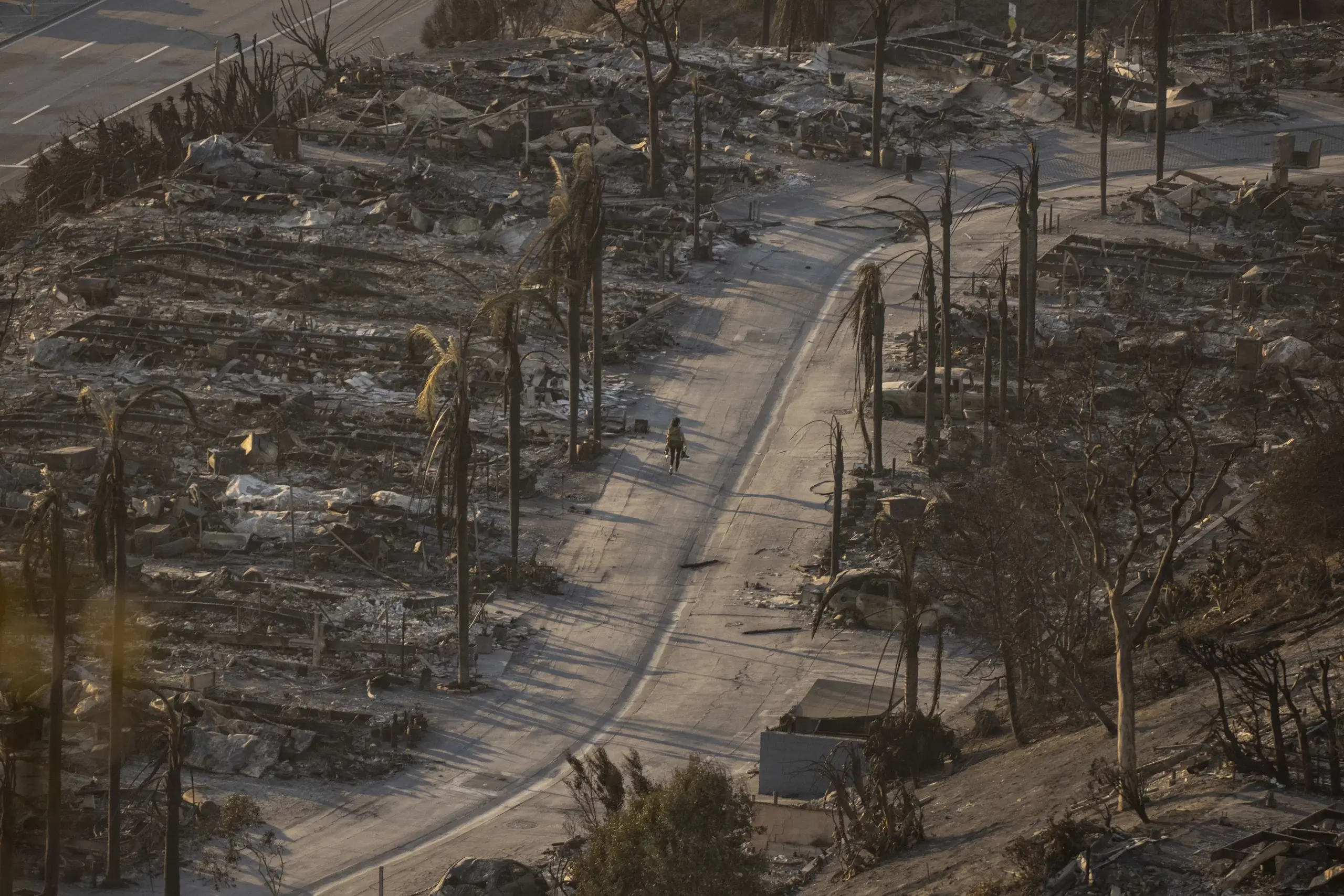 Pacific Palisades, el barrio de los ricos y famosos que los incendios redujeron a ceniza