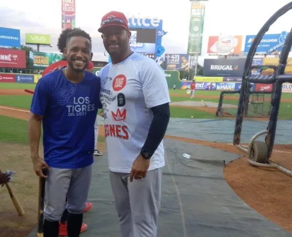 Albert Pujols junto a Gustavo Núñez