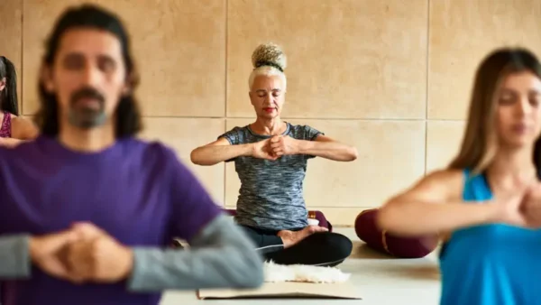 Una serie de investigaciones recientes revelan que el yoga es una disciplina que ayuda no solo a la salud física, sino también a la mental.