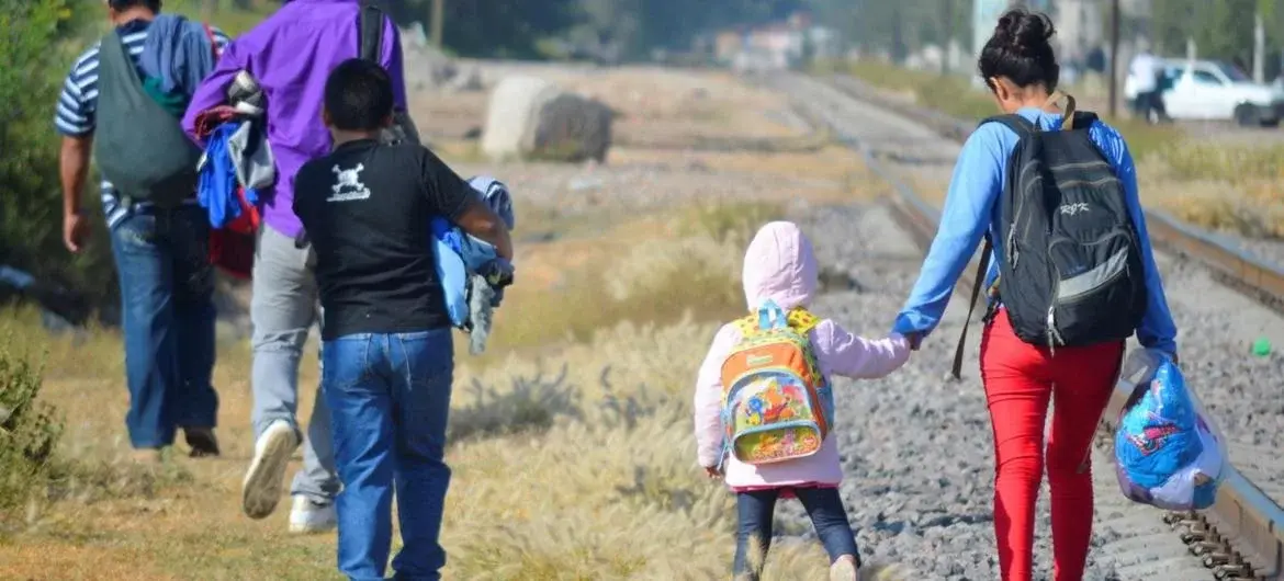 Más de un centenar de migrantes hondureños salen en caravana hacia Estados Unidos por desempleo