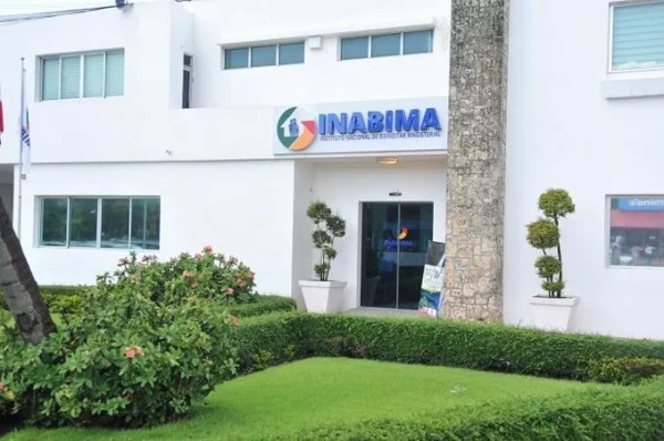 Sede del Instituto Nacional de Bienestar Magisterial (Inabima). Fuente externa