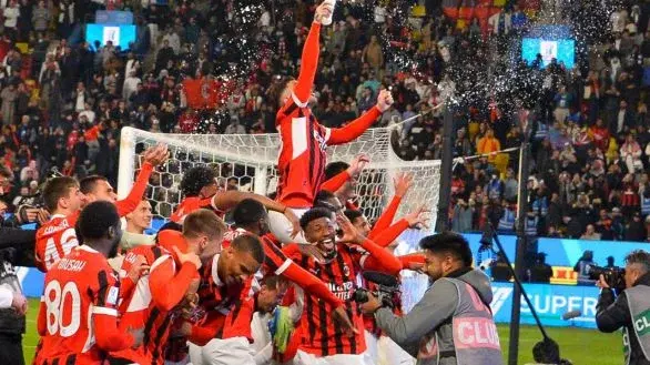 El Milan, ‘supercampeón’ de Italia  con una remontada ante el Inter