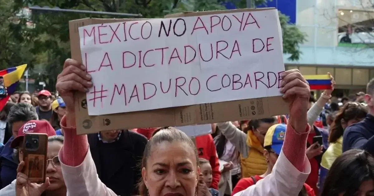 Venezolanos protestan en la embajada en México previo a investidura presidencial