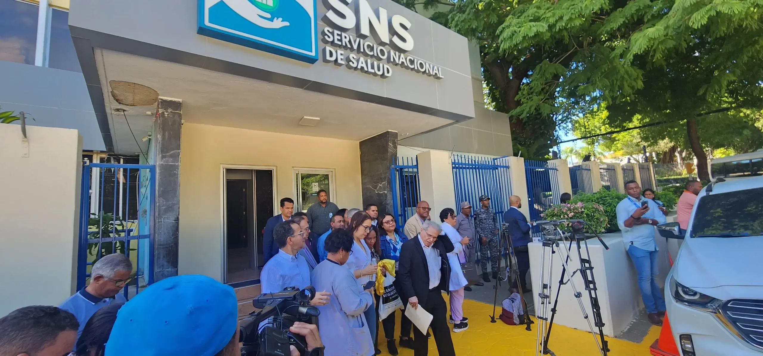 Médicos se retiran del SNS; acuerdan reunión este sábado para buscar consenso