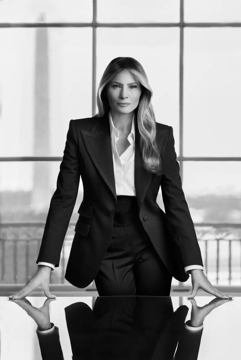 Qué dicen las expertas sobre el nuevo retrato de Melania Trump en la Casa Blanca