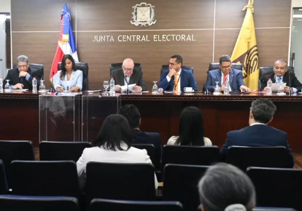 JCE recibe propuestas de tres consorcios para imprimir nueva cédula