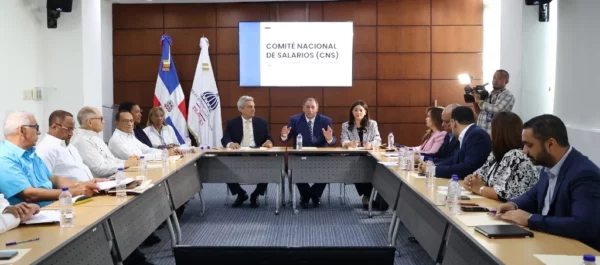 La reunión organizada por el CNS agrupa a representantes del Gobierno, de  empresarios y de centrales  sindicales.   José de León