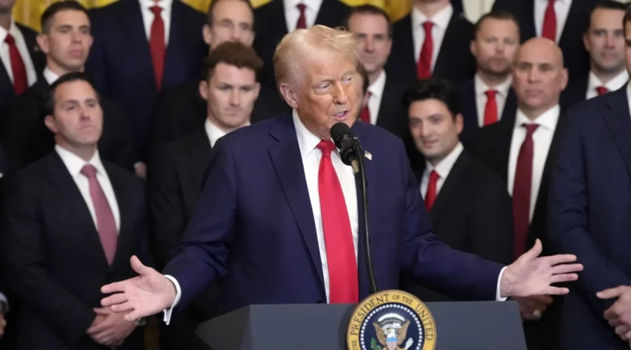 El presidente de Estados Unidos, Donald Trump, llegó a un acuerdo con México y Canadá para suspender los aranceles. El presidente de Estados Unidos, Donald Trump, llegó a un acuerdo con México y Canadá para suspender los aranceles.