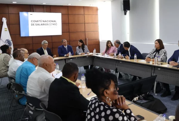 Sectores discutirán aumento de salario acorde a las necesidades económicas actuales.
