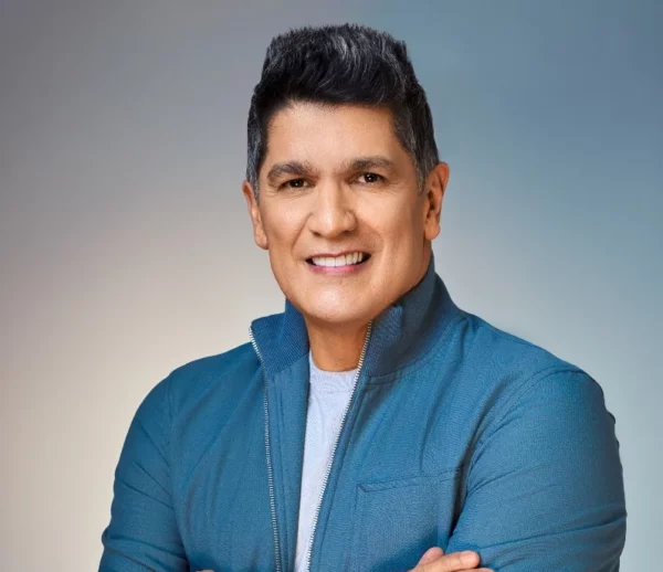 El merenguero Eddy Herrera esta feliz por su nuevo tema.