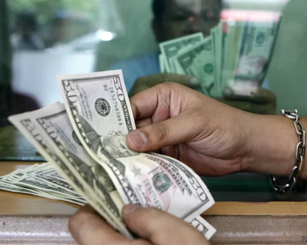 La cotización de la moneda estadounidense se ha colocado en 62.42 en la actualidad.