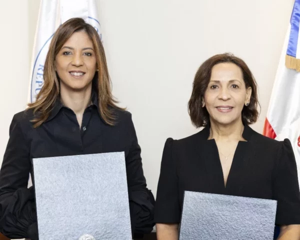 Odile Camilo Vincent y Mildred Minaya.