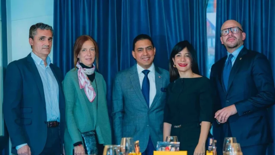 Pedro Alcaraz, Ruth Ocañez, Hardy Santana, Desirée González y Ignacio Vásquez. Pedro Alcaraz, Ruth Ocañez, Hardy Santana, Desirée González y Ignacio Vásquez.