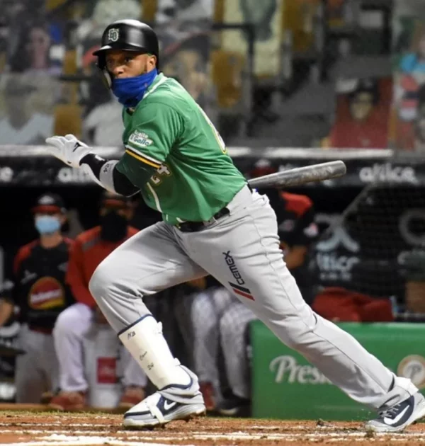 Robinson Canó es uno de los jugadores que en figura en el listado de los agentes libres.