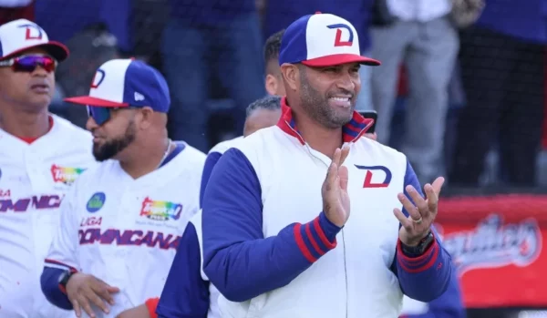 Albert Pujols celebra después de primer triunfo. fuente externa