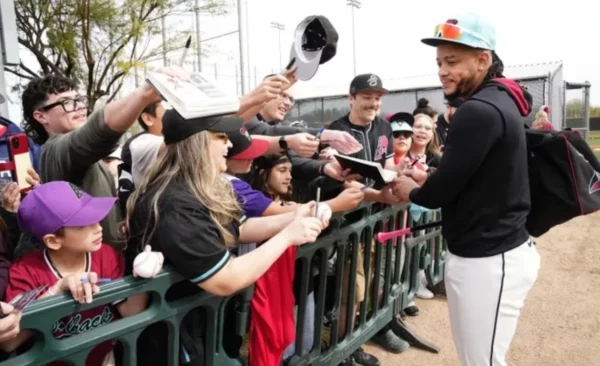 El dominicano Ketel Marte es un jugador muy popular entre los fanáticos de Arizona.  Ap