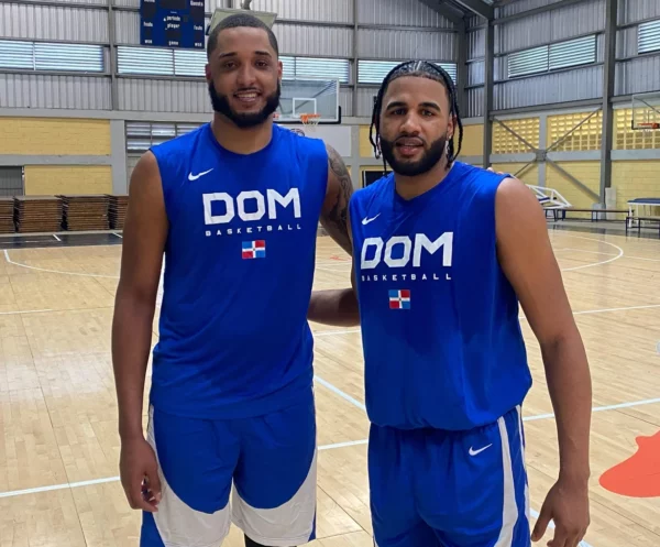 L. J. Figueroa,  derecha, junto a Joel Soriano en   primera práctica equipo dominicano.   externa