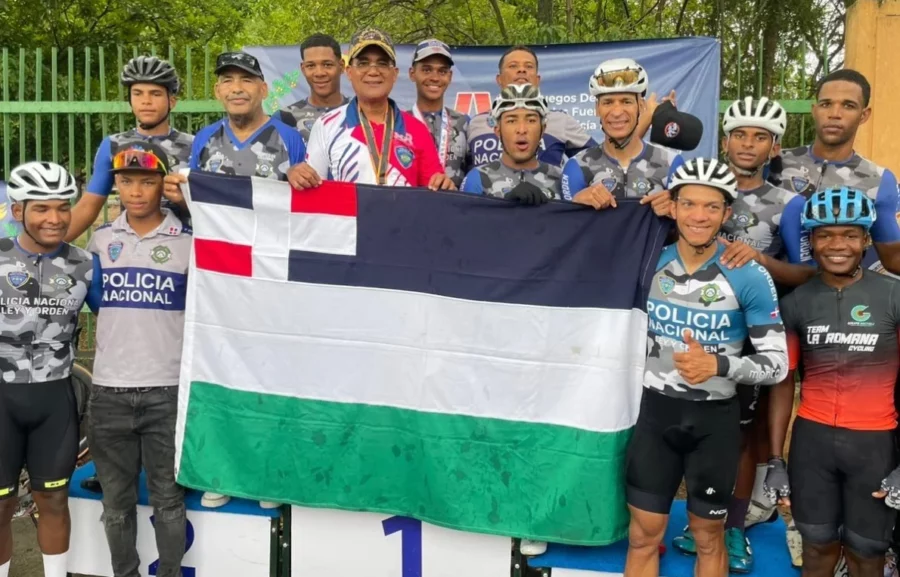 Equipo ciclismo de la Policía Nacional celebra victoria Juegos Militares. fuente externa Equipo ciclismo de la Policía Nacional celebra victoria Juegos Militares. fuente externa