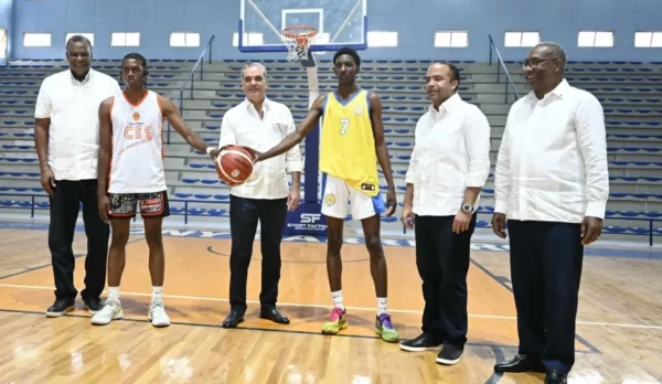 Presidente Luis Abinader encabeza inauguración polideportivo Tony Barreiro .