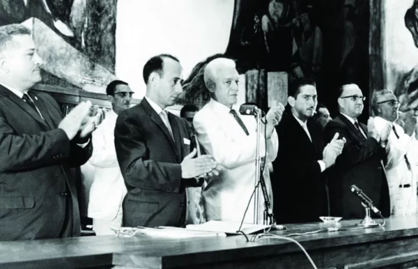 Juan Bosch tomó posesión de la Presidencia de la República en un acto organizado el 27 de febrero de 1963.